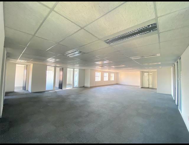 631M² OFFICE TO LET IN BRYANSTON
